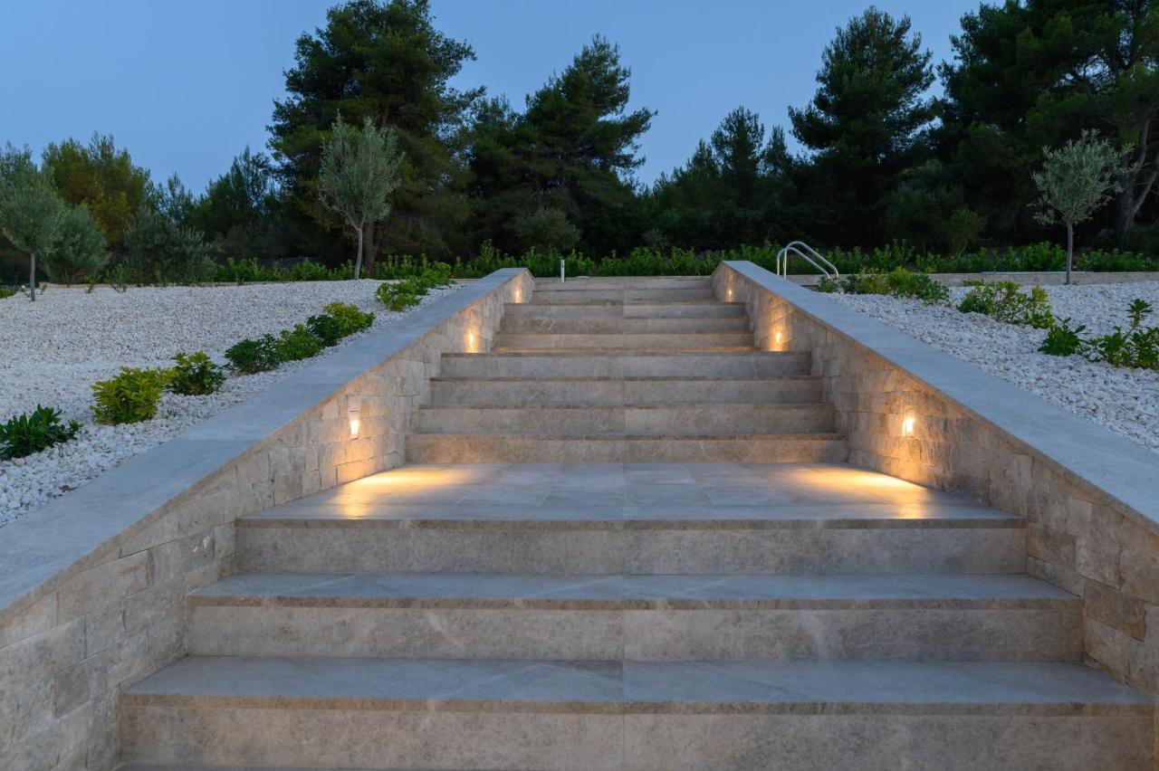 Arbanija Malo More Resort מראה חיצוני תמונה