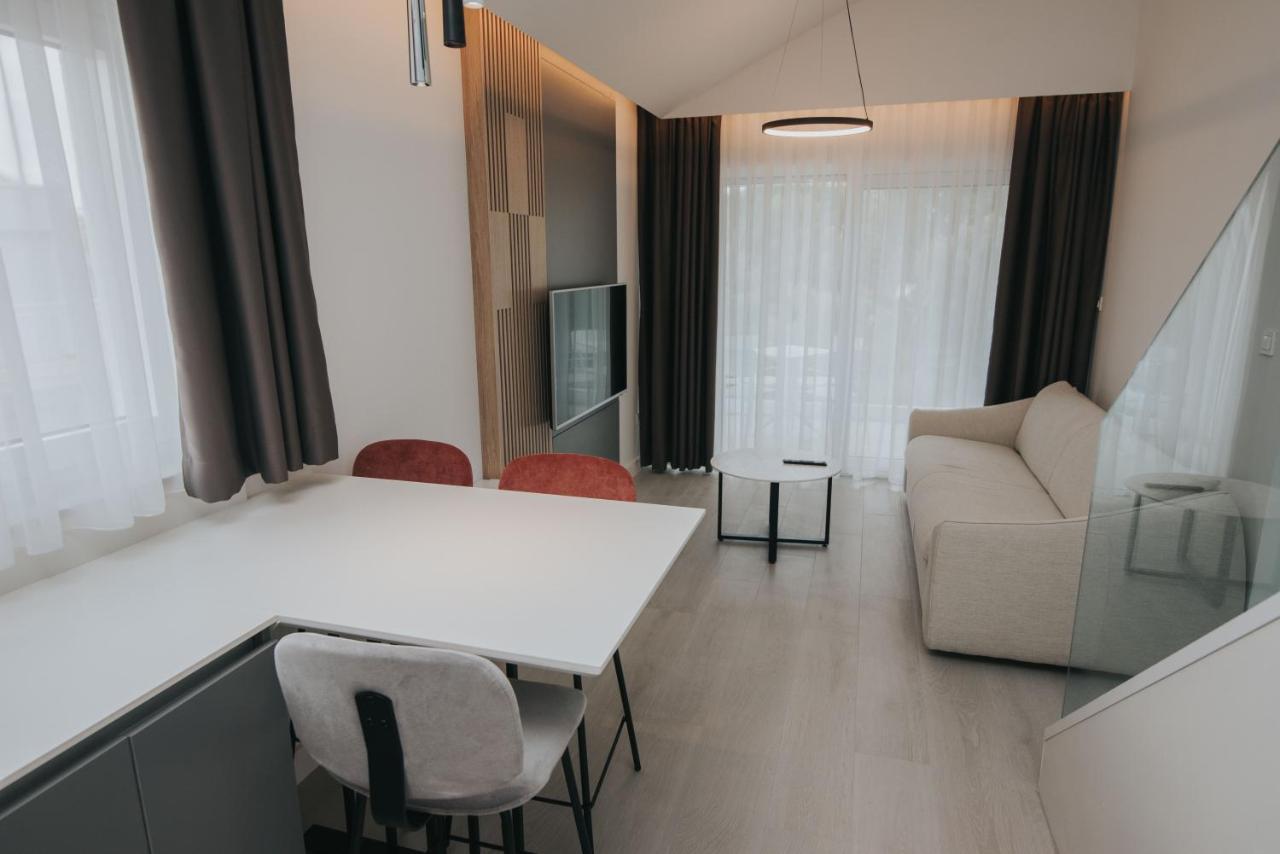 Arbanija Malo More Resort מראה חיצוני תמונה