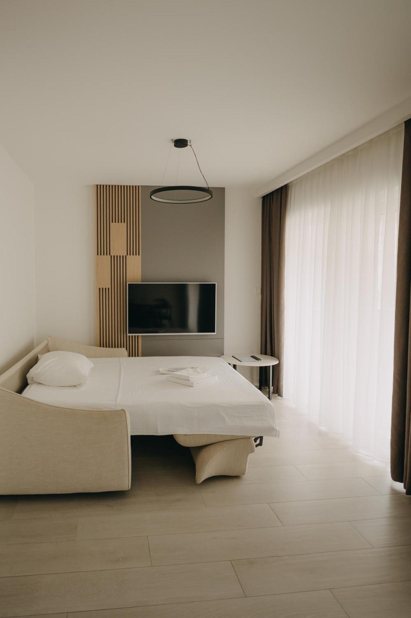 Arbanija Malo More Resort מראה חיצוני תמונה