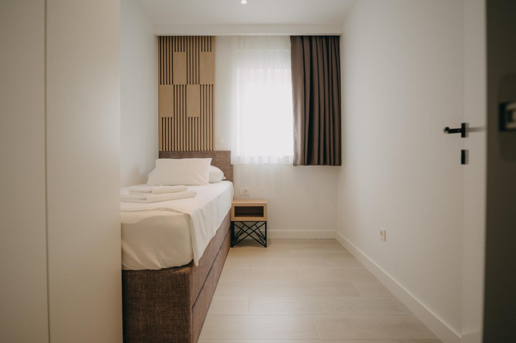 Arbanija Malo More Resort מראה חיצוני תמונה